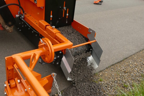 Bankettbau mit Stahlschild